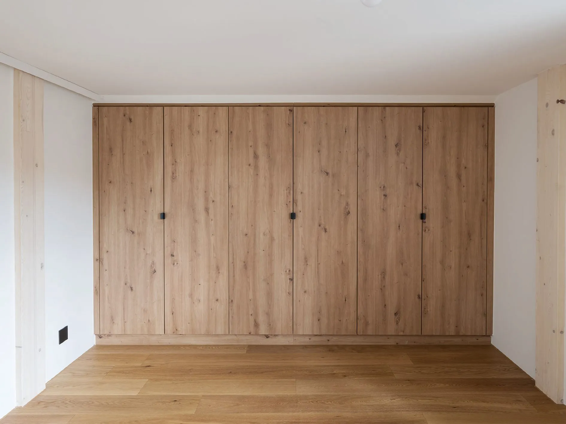 Einbauschränke in Eiche nach der Renovation